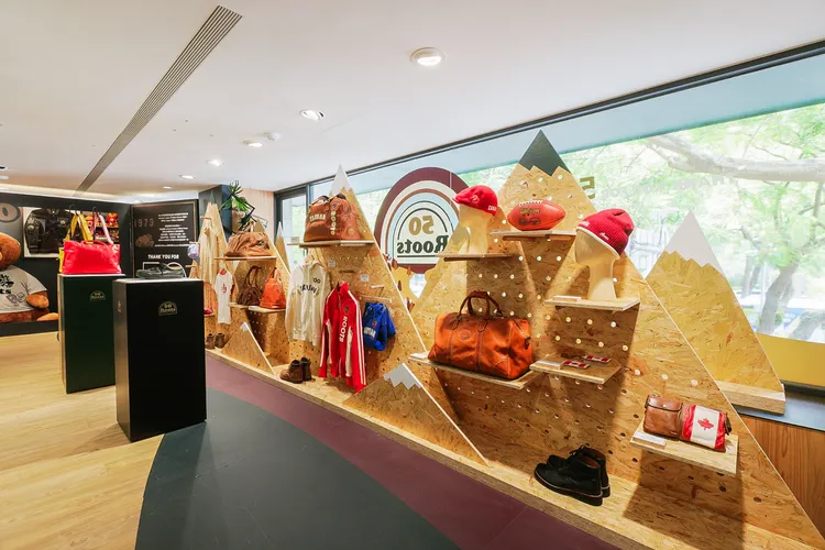 Roots仁愛店特別舉辦了50周年回顧展。品牌提供