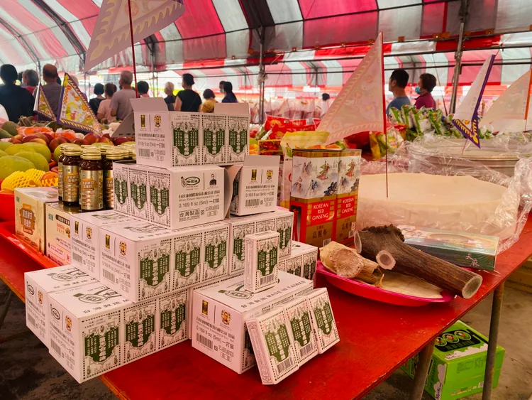 廟方特別舉辦藥普，祈求台灣擺脫疫情。王志弘攝