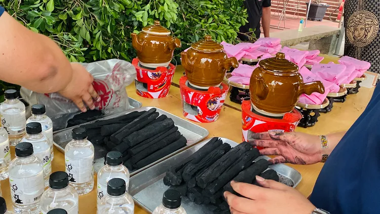 七股後港天后宮舉辦傳統「藥普」。王志弘攝