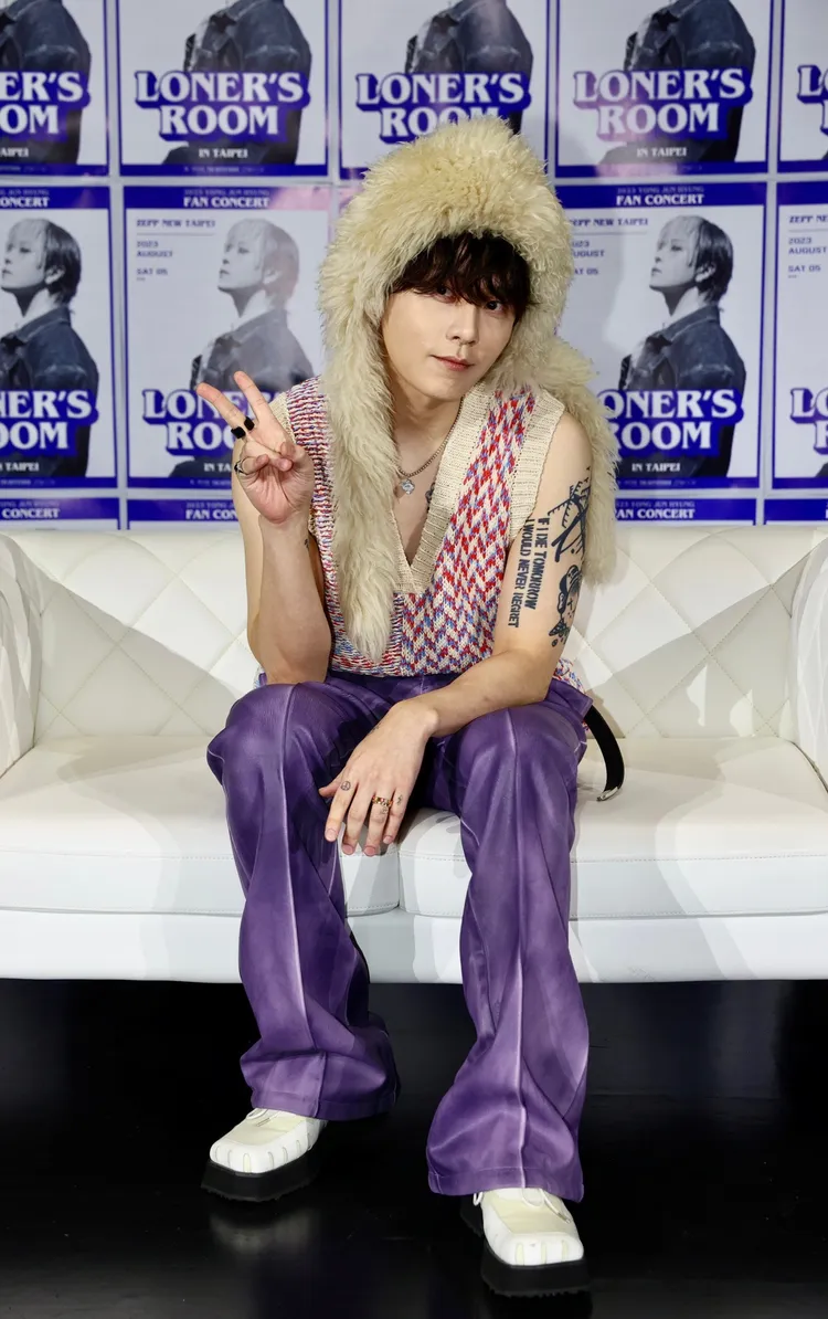 龍俊亨回家會敲門跟自己打招呼，坦言心裡發毛時會自言自語。彭欣偉攝