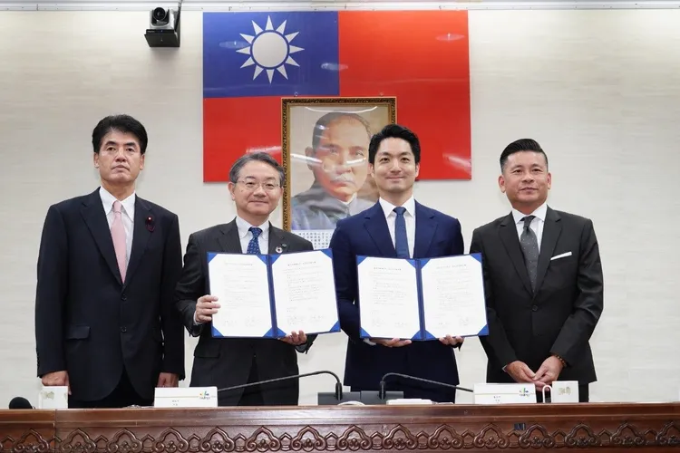 兩市長簽署交流協定書。北市府提供