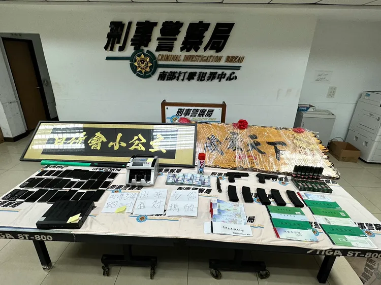 警方查獲證物。翻攝畫面