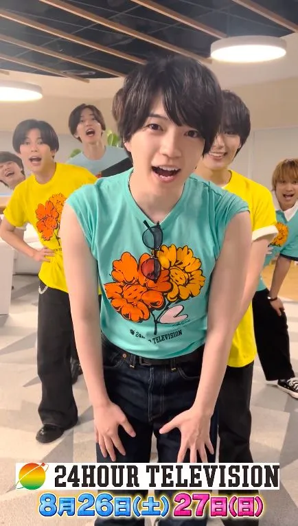 今年的《24小時電視》由「浪花男子」初掌主持棒，團中C位西畑大吾（前）卻被拍到跟女主播過夜後扮女裝掩人耳目。翻攝24hourTV推特