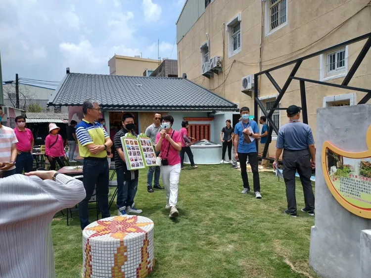 崙港社區「鴨村瓦房」獲園冶獎肯定。農業局提供