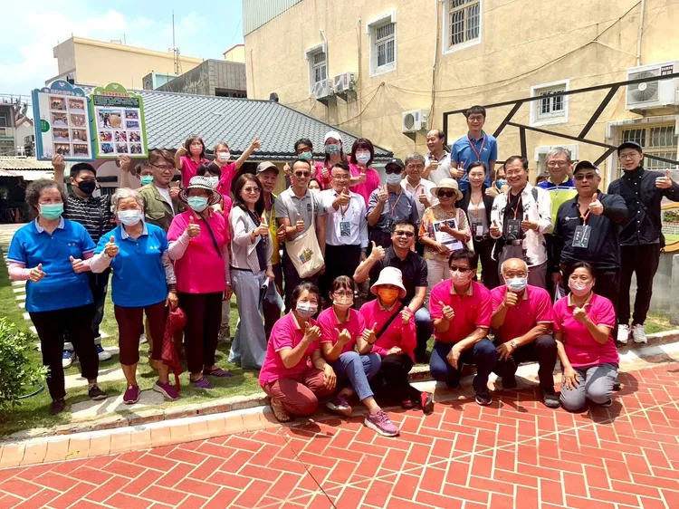 崙港社區「鴨村瓦房」獲園冶獎肯定。農業局提供