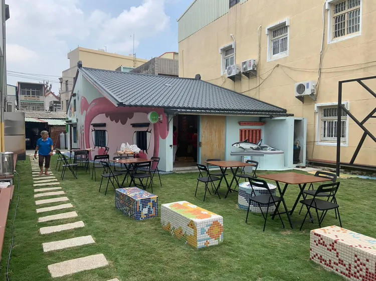 崙港社區「鴨村瓦房」獲園冶獎肯定。農業局提供