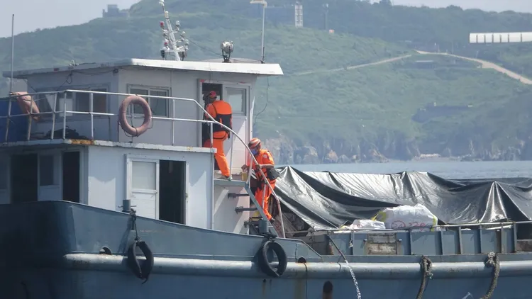 中國籍船隻駛入我國海域。翻攝畫面