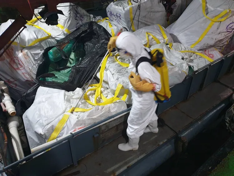 船上有大量走私畜產品。翻攝畫面