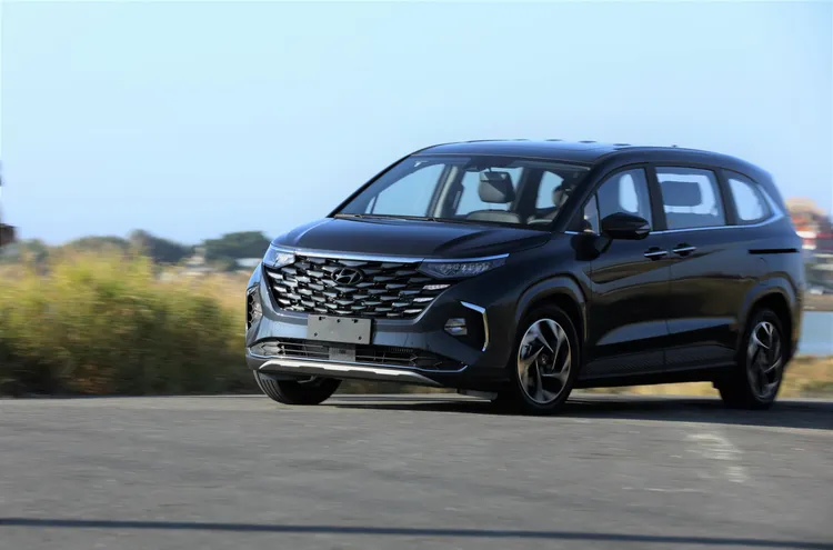 Hyundai在Custin國產MPN休旅車持續掛牌517台、Tucson L追加發表油電車型創造的530輛規模，加上穩定銷售的Venue以及進口車系，最終締造2074的單月銷量位居第四。陳志淵攝