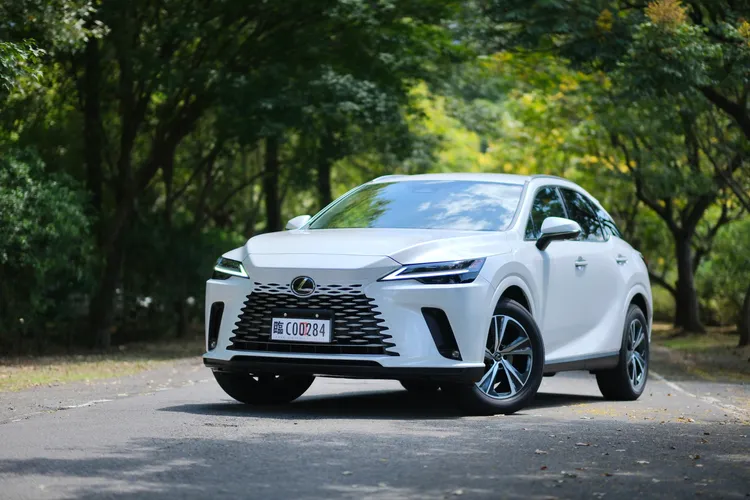 Lexus即便是價位較高的中大型豪華SUV車系RX，也創造出單月銷售846輛車的驚人成績。陳志淵攝