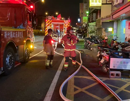 竹北市大樓凌晨惡火釀母女受困　6旬母救出命危送醫