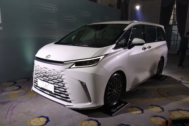 全新LM均升級新世代LSS+ 3.0智動駕駛輔助系統，其中強化多項PCS預警式防護系統功能。林浩昇攝