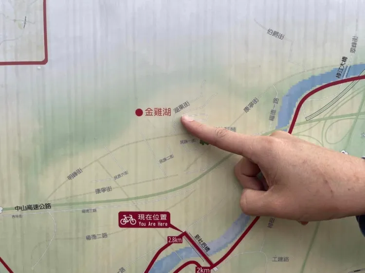 金龍湖被改名標示成金雞湖。翻攝自臉書汐止聯盟