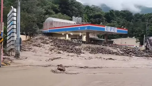 直擊暴雨襲南投仁愛!加油站險遭土石流滅頂 居民如陷孤島恐斷糧