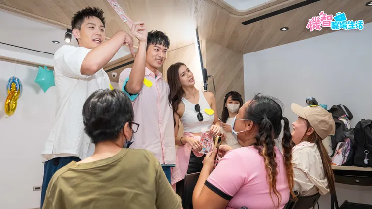 陳彥廷（左）、鍾岳軒（中）、鄭芯恩（右二）組隊玩遊戲，以3比0壓倒性勝利。LINE TV、TVBS提供