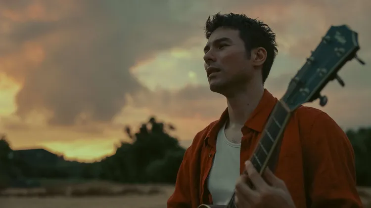 鳳小岳用溫暖的嗓音帶給粉絲力量。環球音樂提供