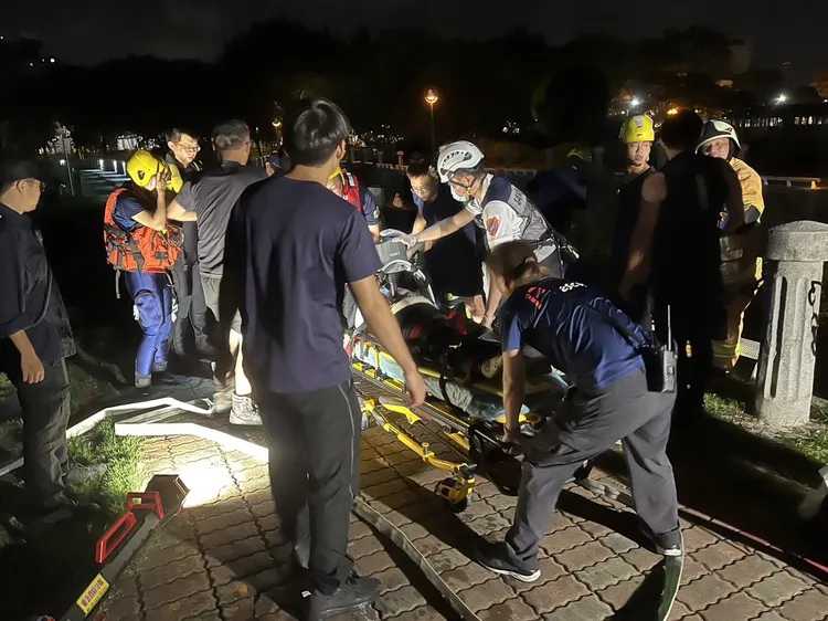 丁女練車疑操作不當，摔溝身亡。讀者提供