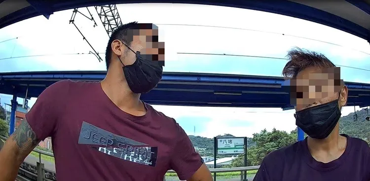 沈男與妻子準備搭乘火車逃離基隆時，遭埋伏多時的警察逮捕。翻攝照片