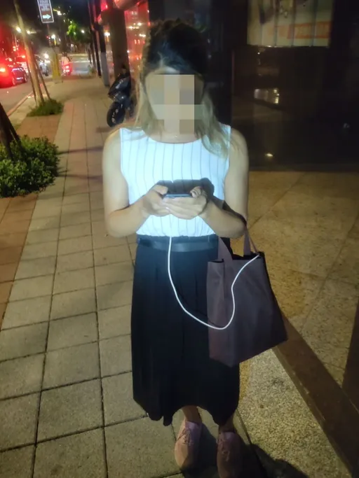 香港男「這裝扮」深夜街頭太招搖 警一眼識破「有詐」搜出這些東西