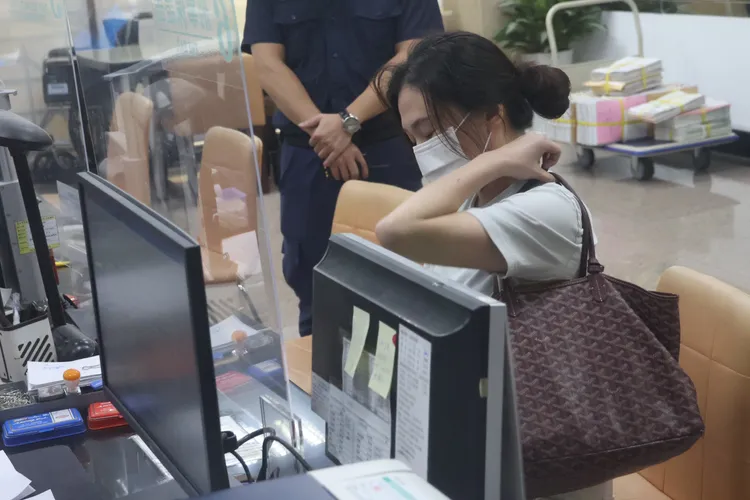 NONO經紀人現身為他辦保。彭欣偉攝