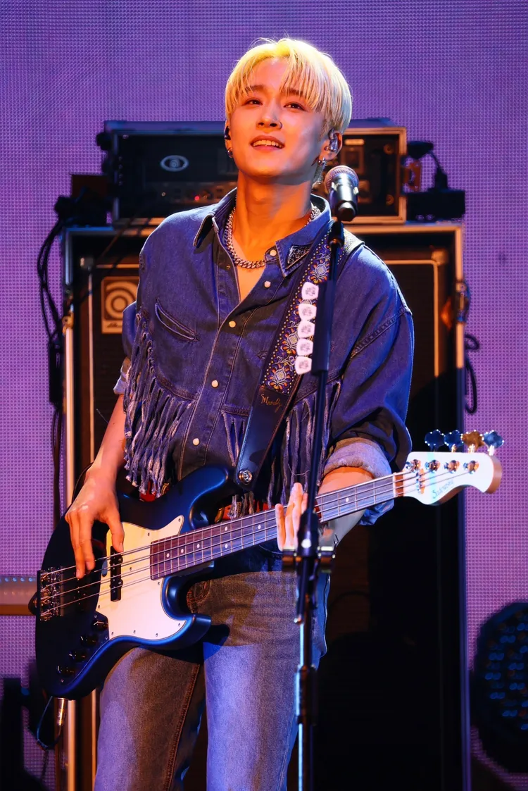 李在真喊熱，被粉絲拱脫掉。彭欣偉攝