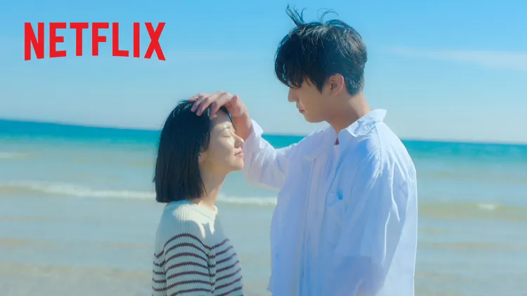 安孝燮（右）預告中對全余贇祭出摸頭殺，讓網友看得小鹿亂撞。Netflix提供