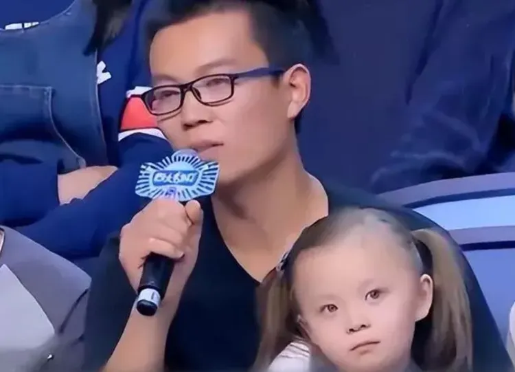 爸爸單超堅信毛毛是他的小孩，堅持不肯做DNA鑑定。翻攝網易號