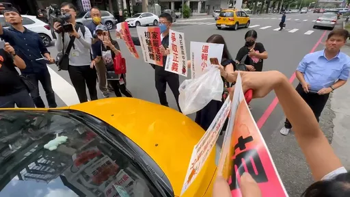 5億高中生同婚配偶出庭　親友舉牌怒嗆：這麼愛他怎不去招魂？