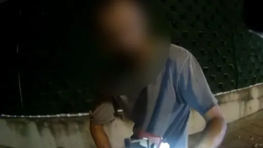 男子邊走邊抓褲檔行為怪異 警盤查原來有玄機