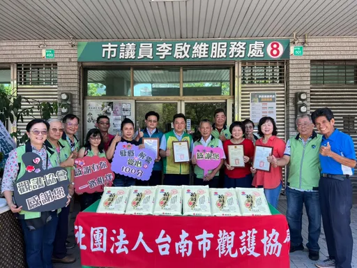 不让迷途少年再走偏 民代结合善众慨捐9万元、800斤白米!芳名录有「祂」好吸睛