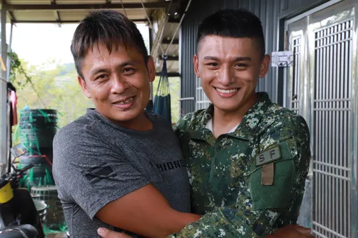 男大兵返故鄉南投救災　「爸！我來了」！父親節終見受困雙親淚眼相擁