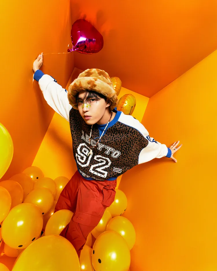 金在煥之前為了新專輯禁酒瘦了5公斤，主打歌《LUCKY！》掀起舞蹈挑戰熱潮。華藝娛樂提供