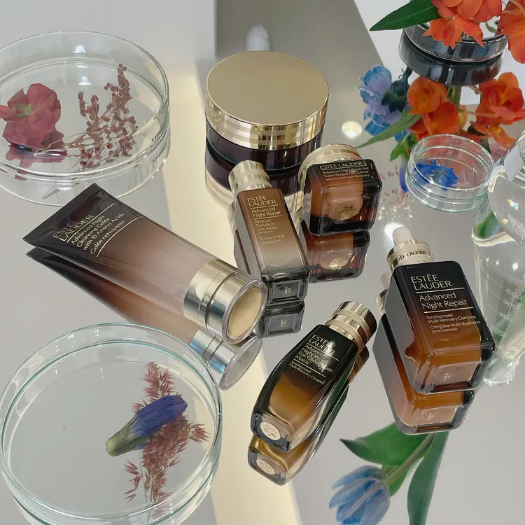 雅詩蘭黛小棕瓶保養家族。張家玲攝