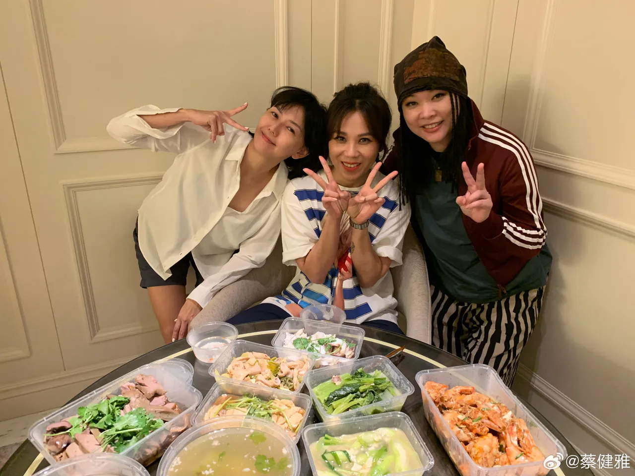 來自新加坡的孫燕姿(左起)、蔡健雅、許美靜同框掀起回憶殺。翻攝蔡健雅微博