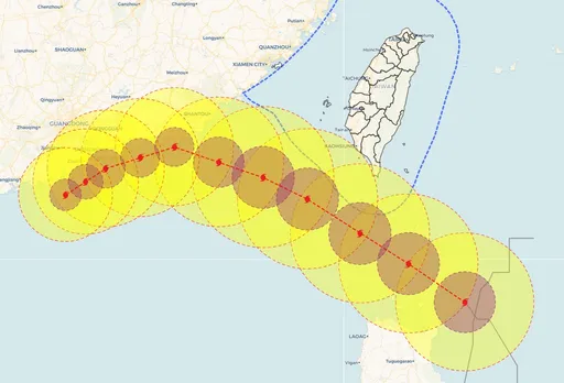 強颱蘇拉再往南修！台灣完美閃避核心強風區　暴風圈邊緣輕掠南端