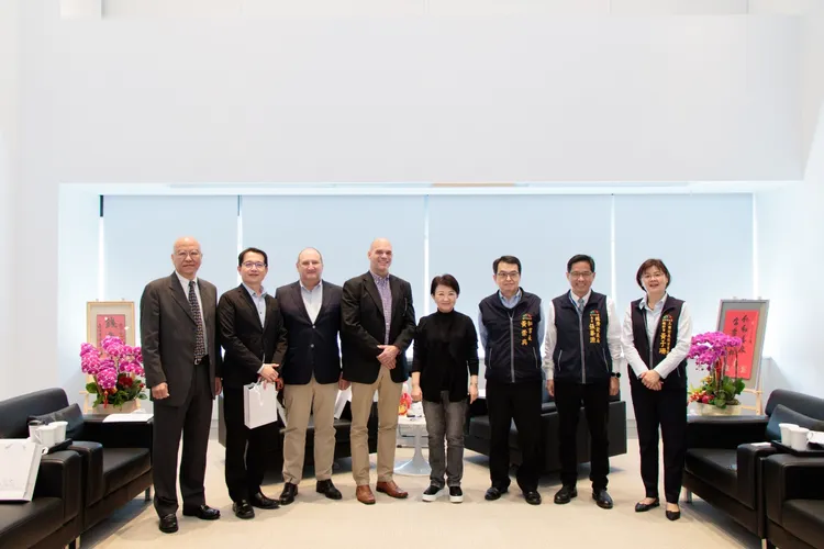 愛爾蘭商速聯集團今年2月3日才拜會台中市長盧秀燕，宣布將斥資100億元在潭子打造全新廠房。翻攝市府官網