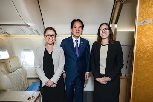 AIT主席、蕭美琴登機迎接! 賴清德過境舊金山PO文 :格外溫暖