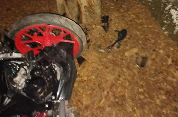 林男機車幾乎解體。翻攝臉書「彰化人大小事」