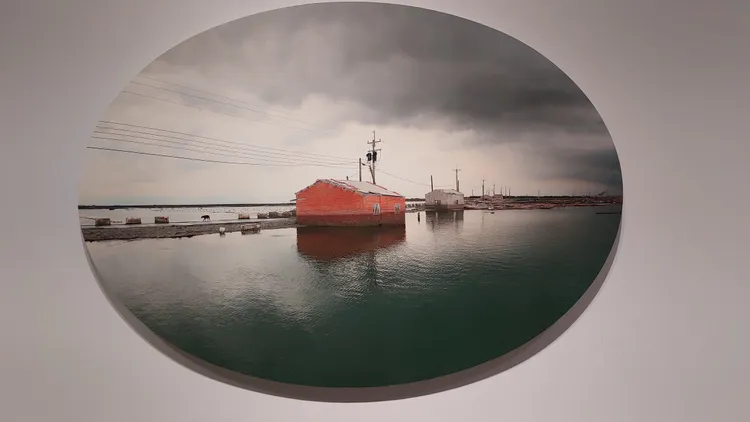 台灣攝影家楊順發參展作品作品「台灣水沒」。凃建豐攝