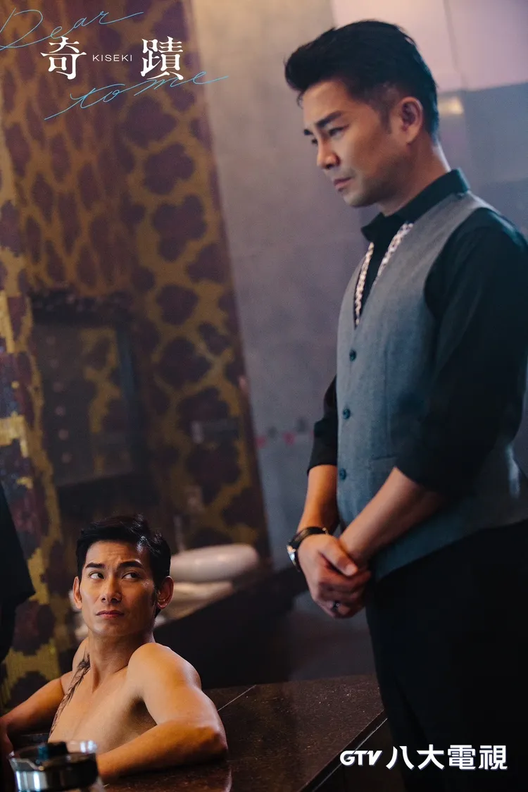 亮哲（左）和謝承均的眼神充滿腐味。八大提供