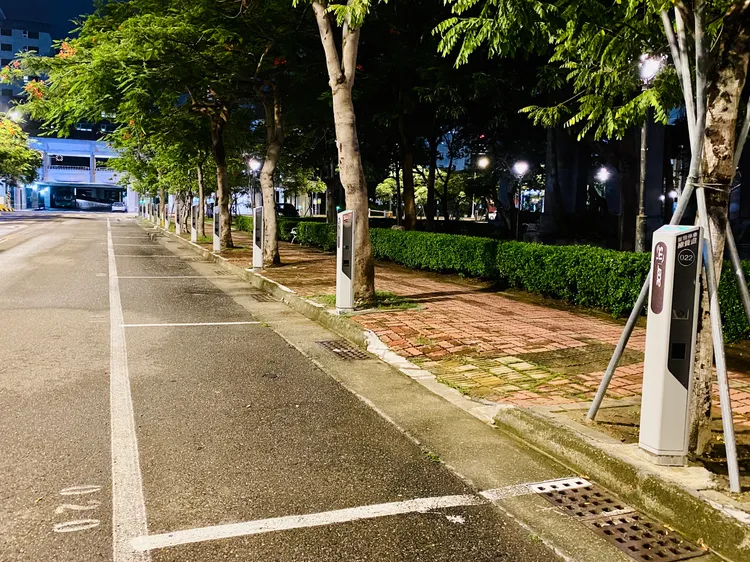 智慧停車柱目前識別錯誤比例已低於人工開單。王志弘攝