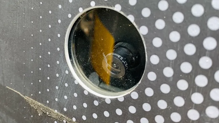 鏡頭會持續監測，進行校正。王志弘攝