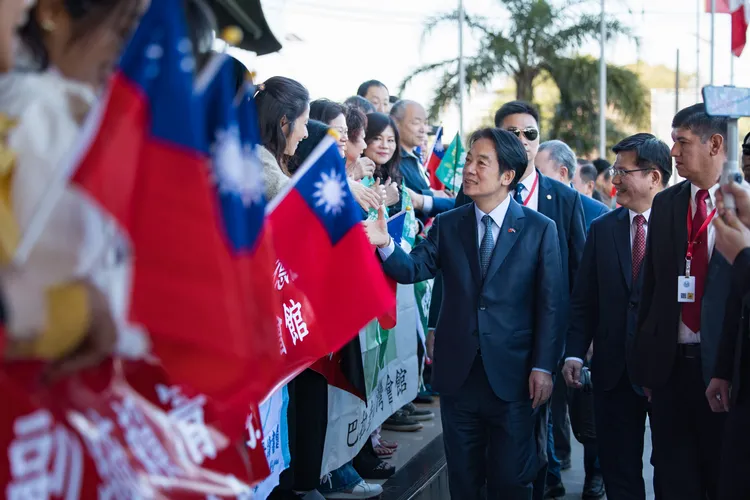 大批僑胞守候旅館前迎接賴清德。總統府提供