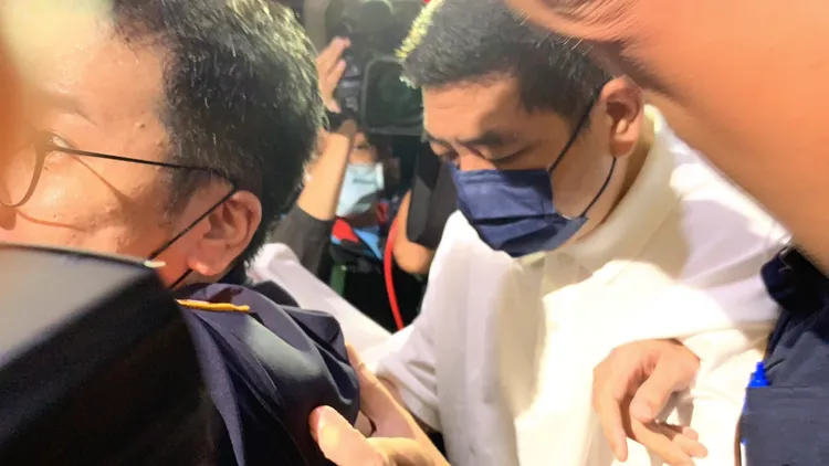 NONO被移送地檢署一路低頭不發一語。丁牧群攝