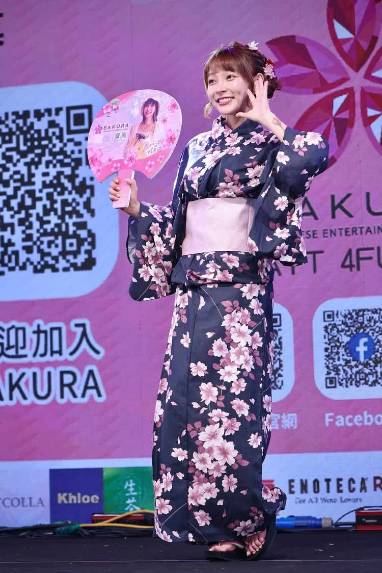 林襄被拷問感情大打太極。林林攝