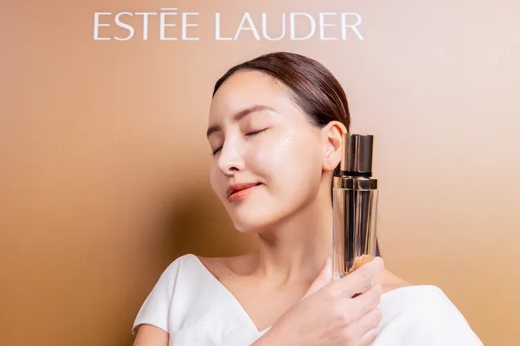 白金級黑鑽松露賦活微導金萃，30ml／8850元。品牌提供