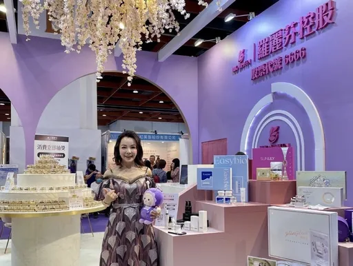 「胎記女孩」羅麗芬控股董座首曝光胎記照 分享37年來變美創業故事