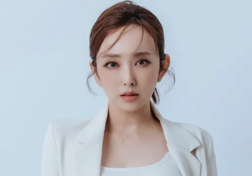 愛紗鬼月扮殭屍 「看恐怖片一定要人陪」