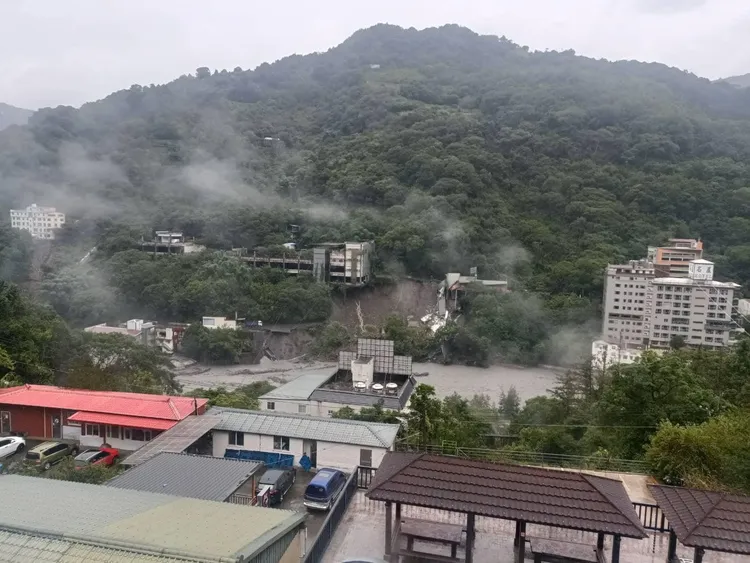 南投縣等山區雨勢驚人造成災情慘重。翻攝《立法委員孔文吉》粉絲頁
