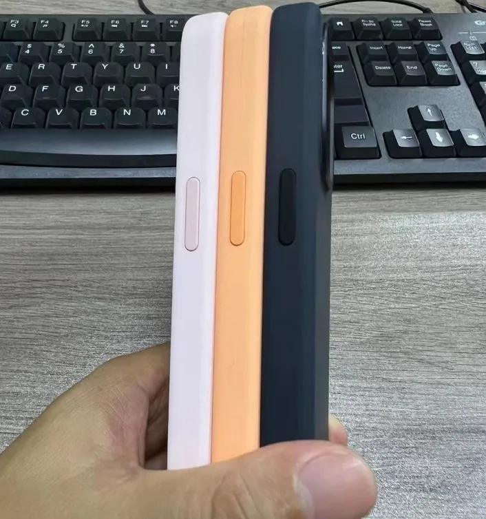 iPhone 15第三方殼曝光。翻攝定焦數碼的微博